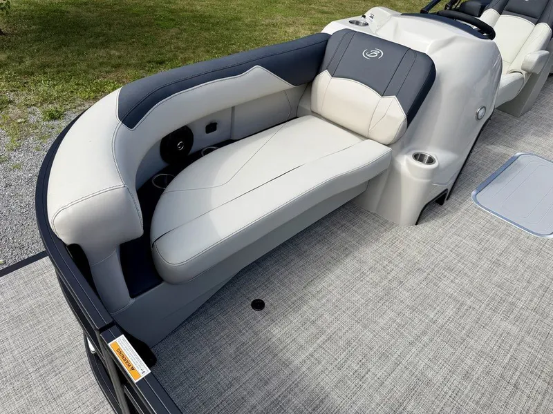 Slide: The Image of Barletta Boats S22QC 2027 - 33