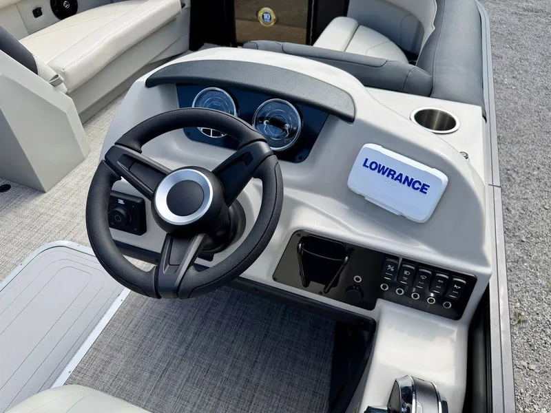 Slide: The Image of Barletta Boats S22QC 2027 - 39