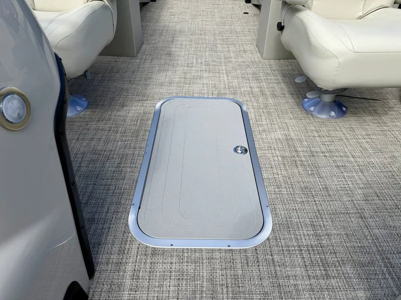 Slide: The Image of Barletta Boats S22QC 2027 - 12