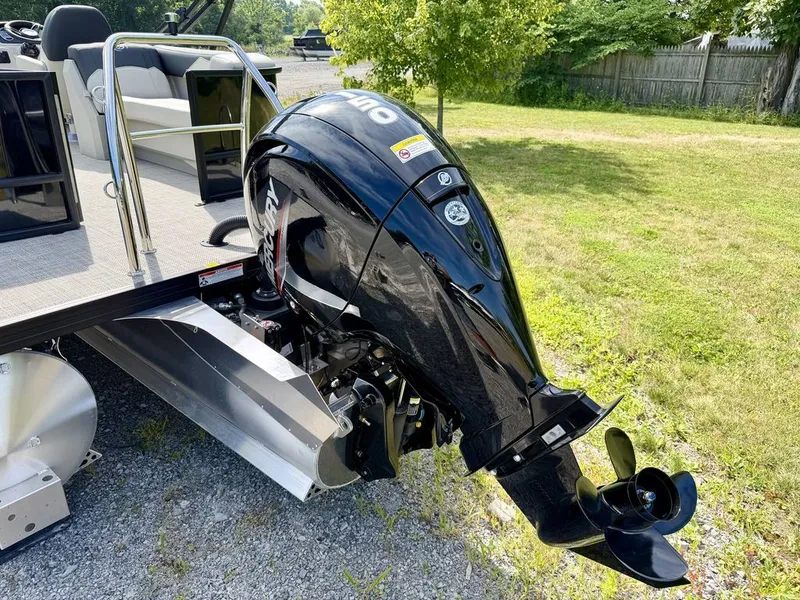 Slide: The Image of Barletta Boats S22QC 2027 - 38