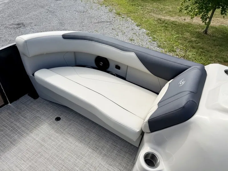 Slide: The Image of Barletta Boats S22QC 2027 - 17