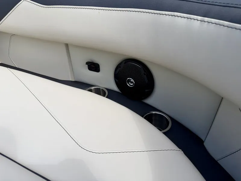 Slide: The Image of Barletta Boats S22QC 2027 - 6