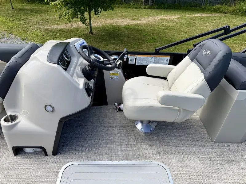 Slide: The Image of Barletta Boats S22QC 2027 - 45
