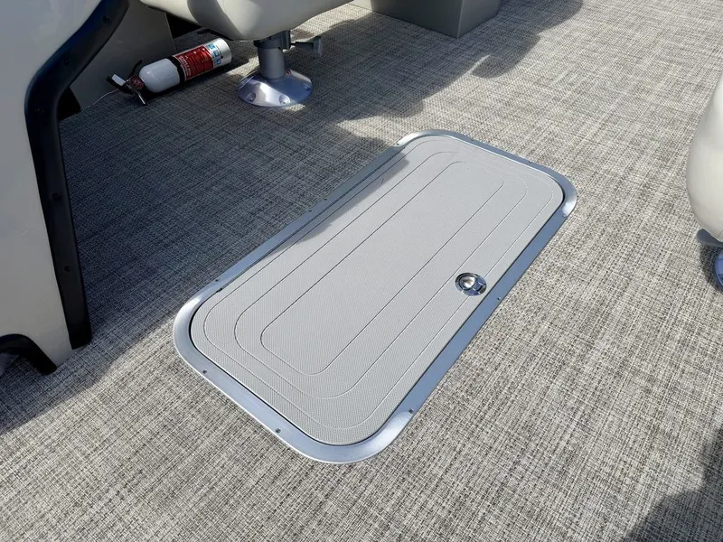 Slide: The Image of Barletta Boats S22QC 2027 - 18