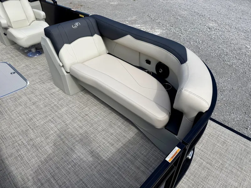 Slide: The Image of Barletta Boats S22QC 2027 - 21