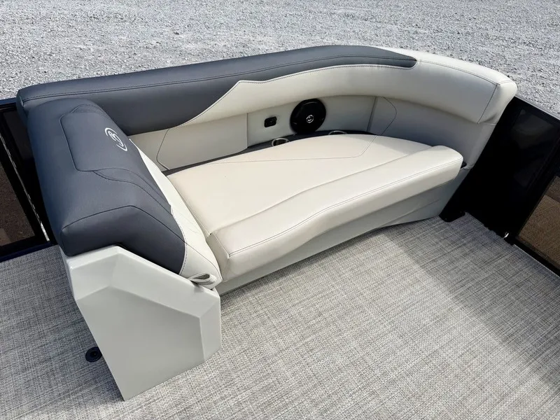 Slide: The Image of Barletta Boats S22QC 2027 - 31