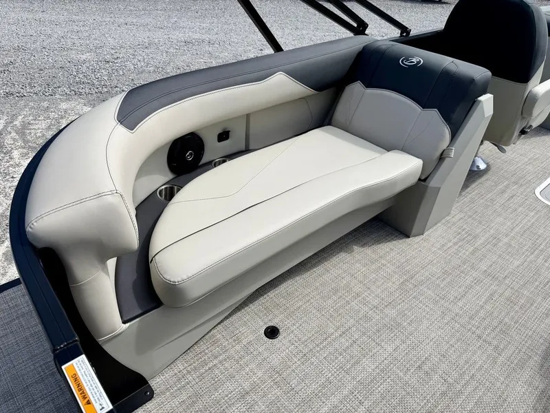 Slide: The Image of Barletta Boats S22QC 2027 - 35