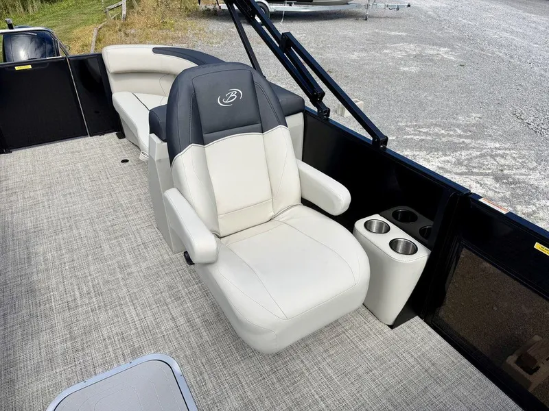 Slide: The Image of Barletta Boats S22QC 2027 - 43