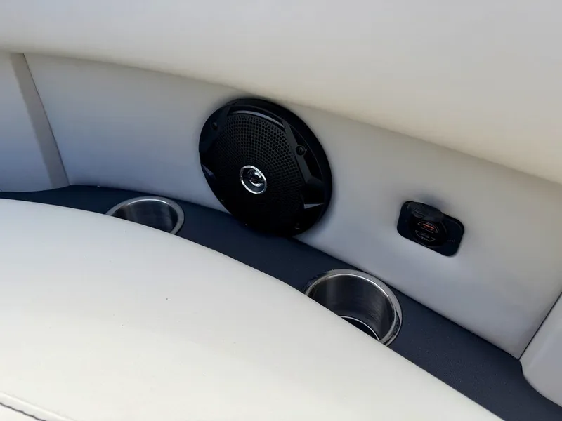 Slide: The Image of Barletta Boats S22QC 2027 - 29