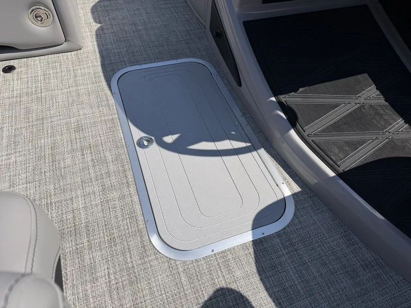 Slide: The Image of Barletta Boats L25UC 2027 - 5