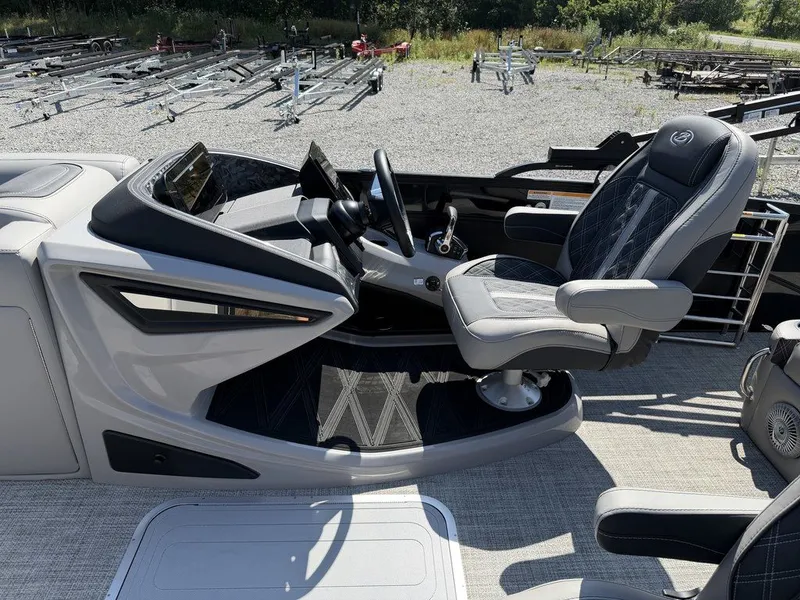 Slide: The Image of Barletta Boats L25UC 2027 - 24
