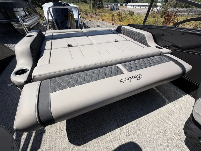 Slide: The Image of Barletta Boats L25UC 2027 - 37