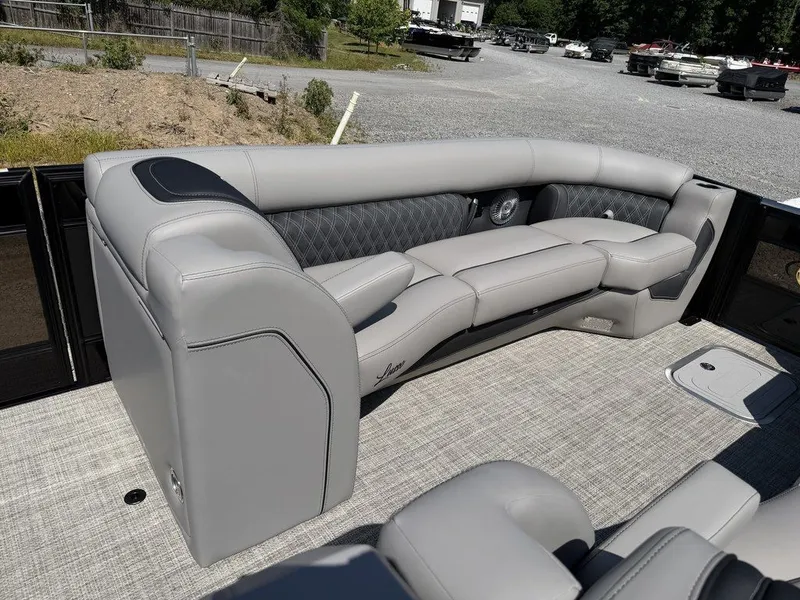 Slide: The Image of Barletta Boats L25UC 2027 - 16