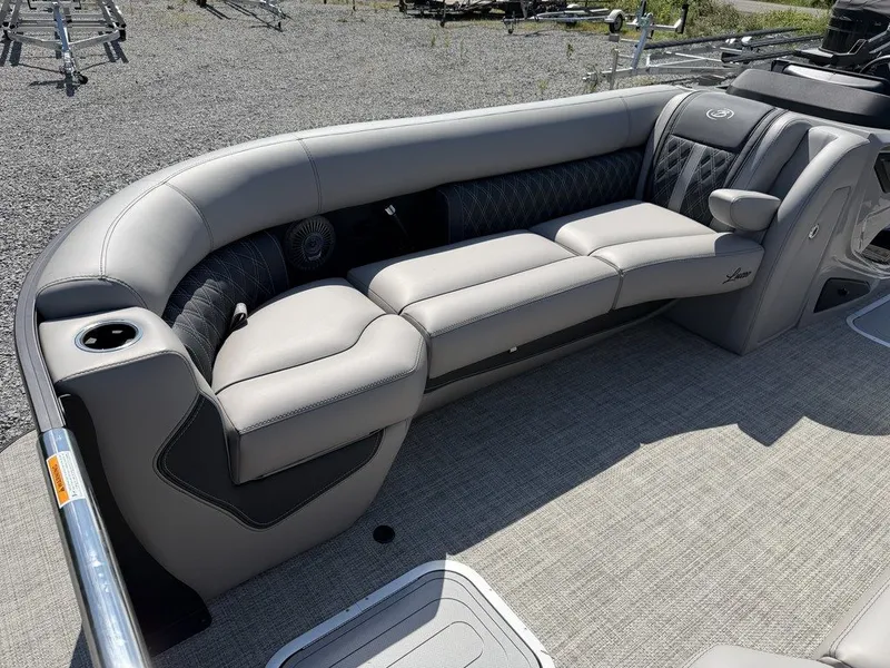 Slide: The Image of Barletta Boats L25UC 2027 - 2