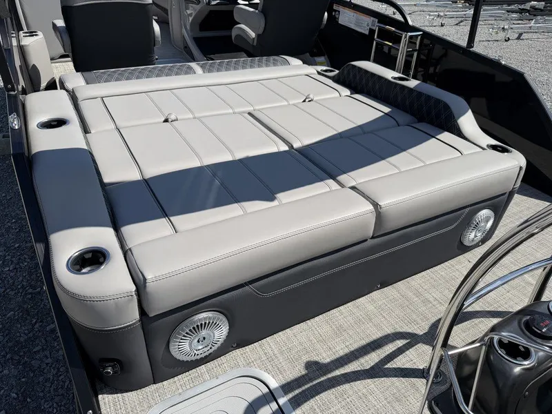 Slide: The Image of Barletta Boats L25UC 2027 - 40