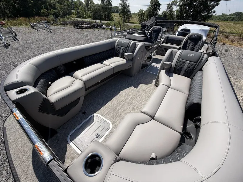 Slide: The Image of Barletta Boats L25UC 2027 - 7
