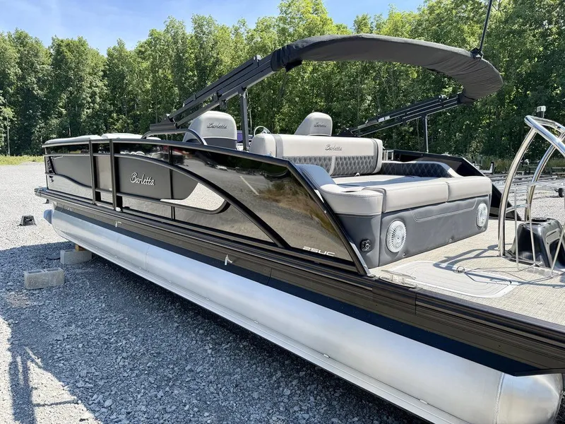 Slide: The Image of Barletta Boats L25UC 2027 - 72