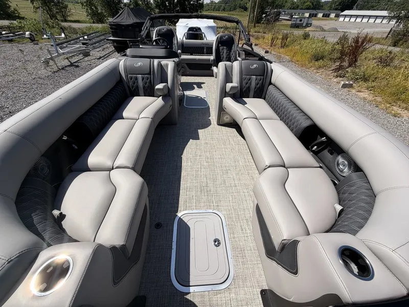 Slide: The Image of Barletta Boats L25UC 2027 - 8
