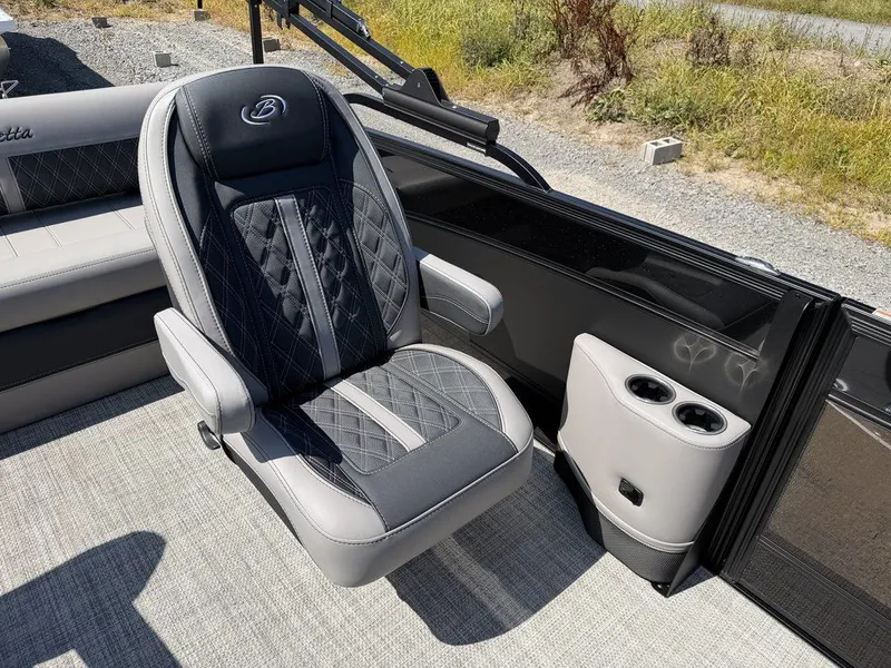 Slide: The Image of Barletta Boats L25UC 2027 - 17