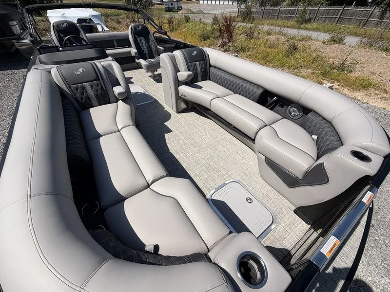 Slide: The Image of Barletta Boats L25UC 2027 - 10