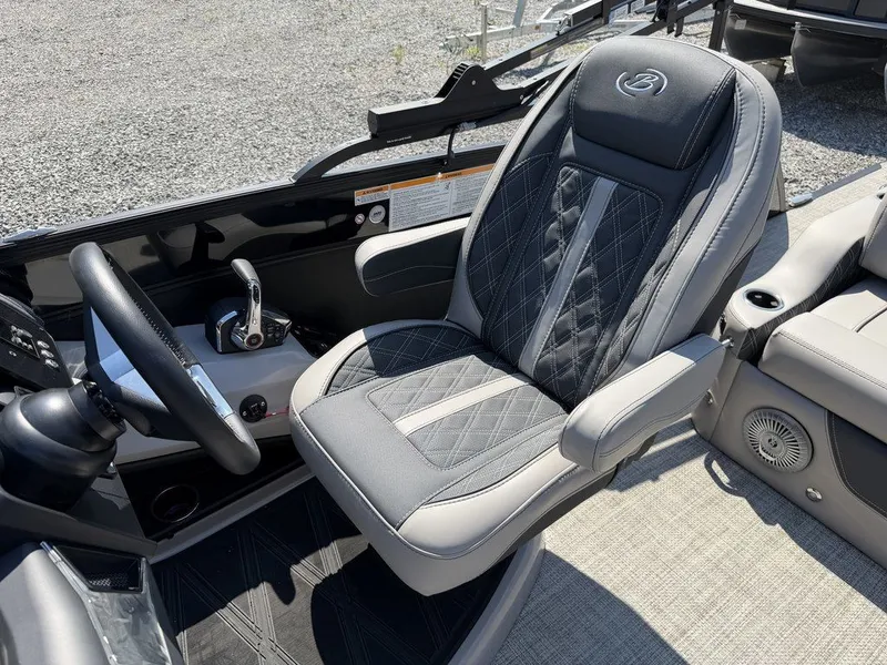 Slide: The Image of Barletta Boats L25UC 2027 - 38