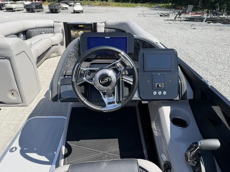 Slide: The Image of Barletta Boats L25UC 2027 - 28