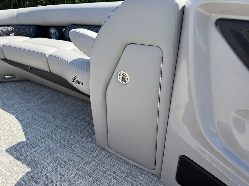 Slide: The Image of Barletta Boats L25UC 2027 - 21