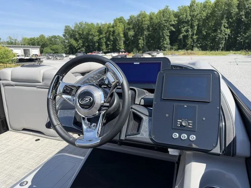 Slide: The Image of Barletta Boats L25UC 2027 - 27