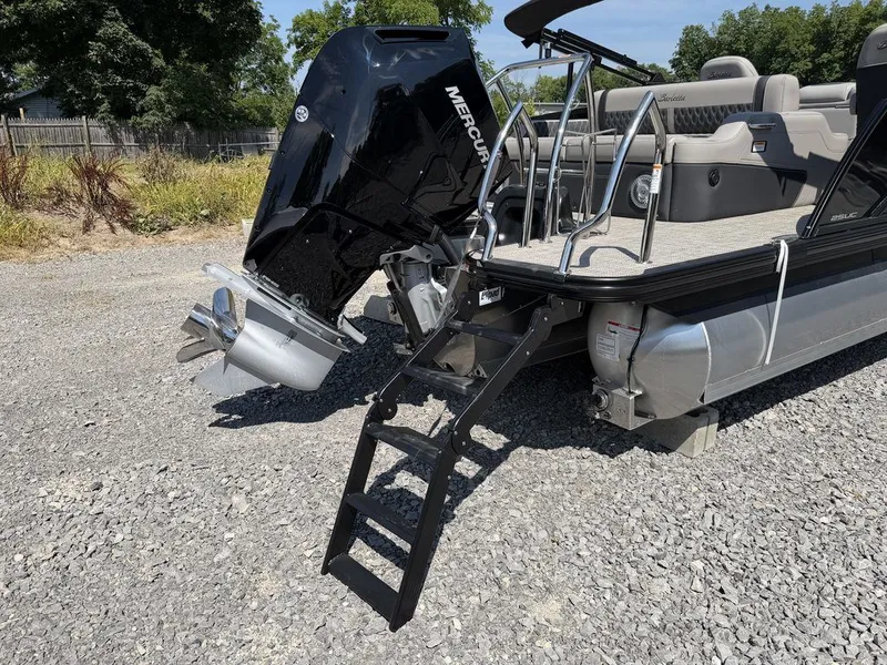 Slide: The Image of Barletta Boats L25UC 2027 - 60