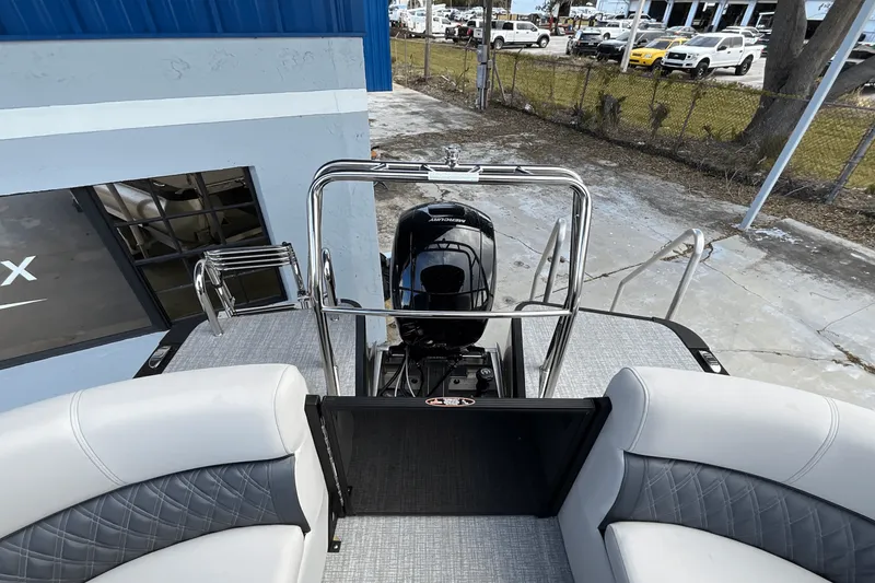 Slide: The Image of Harris 210 Sunliner 2025 - 9