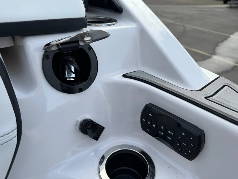 Slide: The Image of Yamaha Jet Boats 252SD 2026 - 37