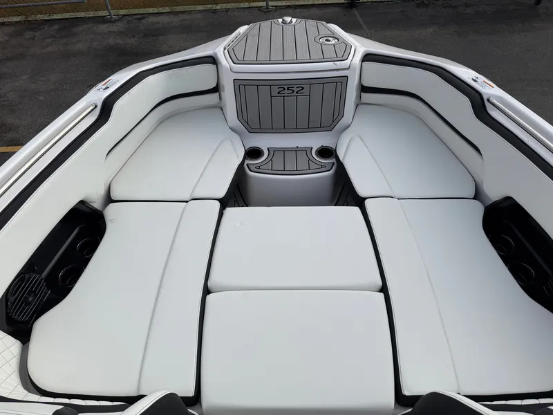Slide: The Image of Yamaha Jet Boats 252SD 2026 - 33