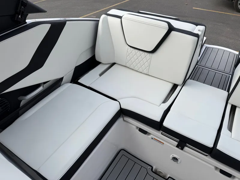 Slide: The Image of Yamaha Jet Boats 252SD 2026 - 21