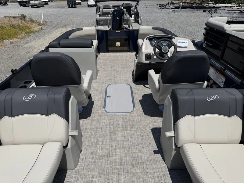 Slide: The Image of Barletta Boats S22QC 2027 - 29