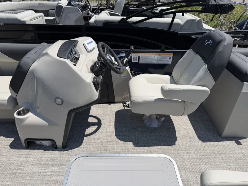 Slide: The Image of Barletta Boats S22QC 2027 - 16