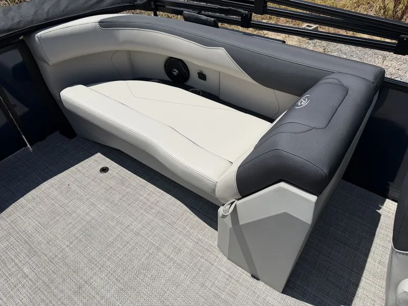 Slide: The Image of Barletta Boats S22QC 2027 - 30