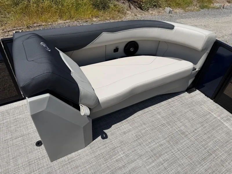 Slide: The Image of Barletta Boats S22QC 2027 - 23