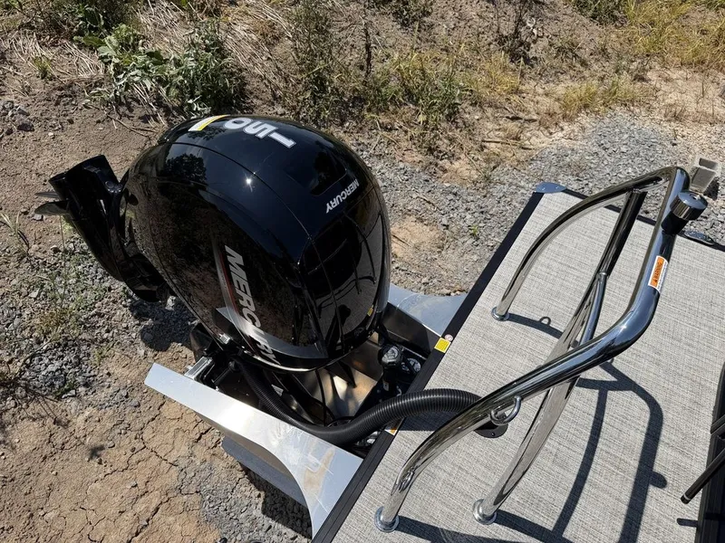 Slide: The Image of Barletta Boats S22QC 2027 - 38