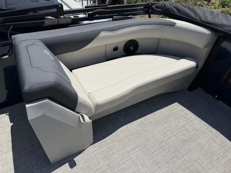 Slide: The Image of Barletta Boats S22QC 2027 - 34