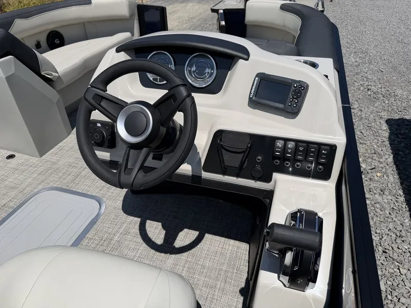 Slide: The Image of Barletta Boats S22QC 2027 - 21