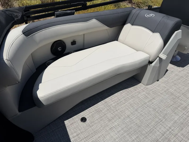 Slide: The Image of Barletta Boats S22QC 2027 - 31