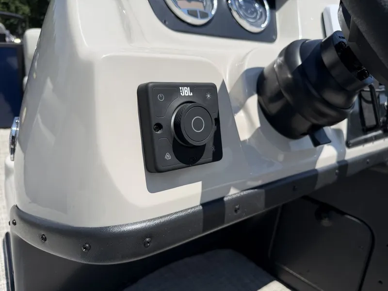 Slide: The Image of Barletta Boats S22QC 2027 - 26