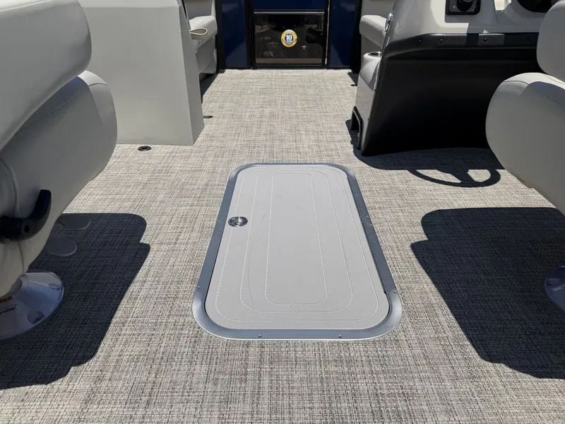 Slide: The Image of Barletta Boats S22QC 2027 - 28