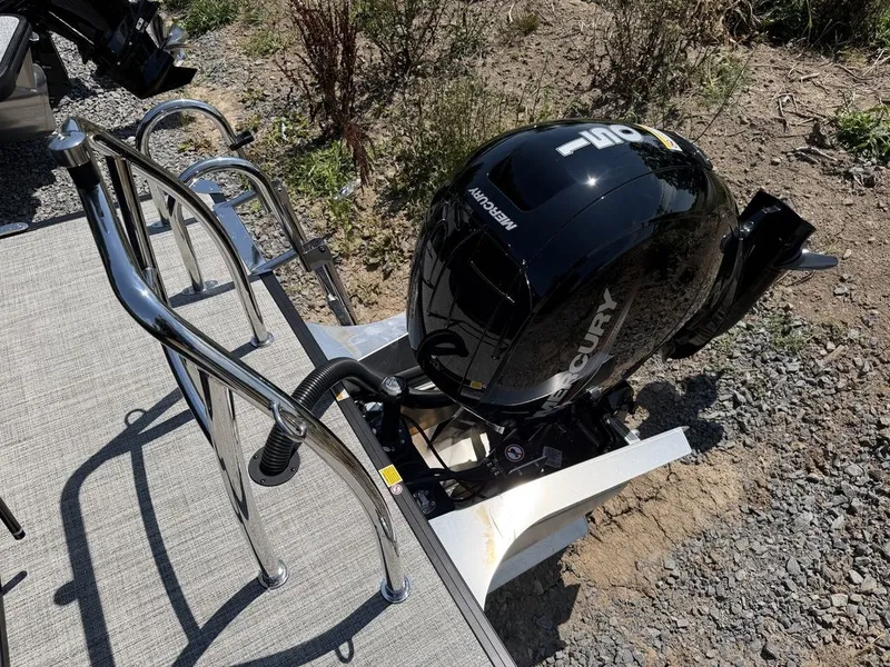 Slide: The Image of Barletta Boats S22QC 2027 - 40