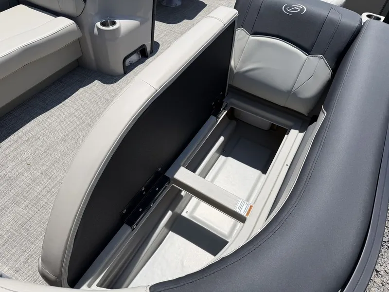 Slide: The Image of Barletta Boats S22QC 2027 - 35