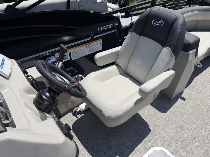 Slide: The Image of Barletta Boats S22QC 2027 - 15