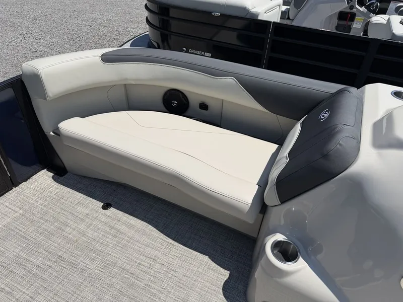 Slide: The Image of Barletta Boats S22QC 2027 - 24