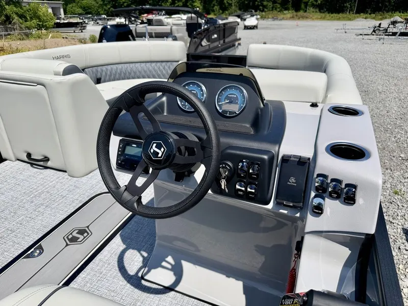 Slide: The Image of Harris Cruiser 210 SL 2027 - 38