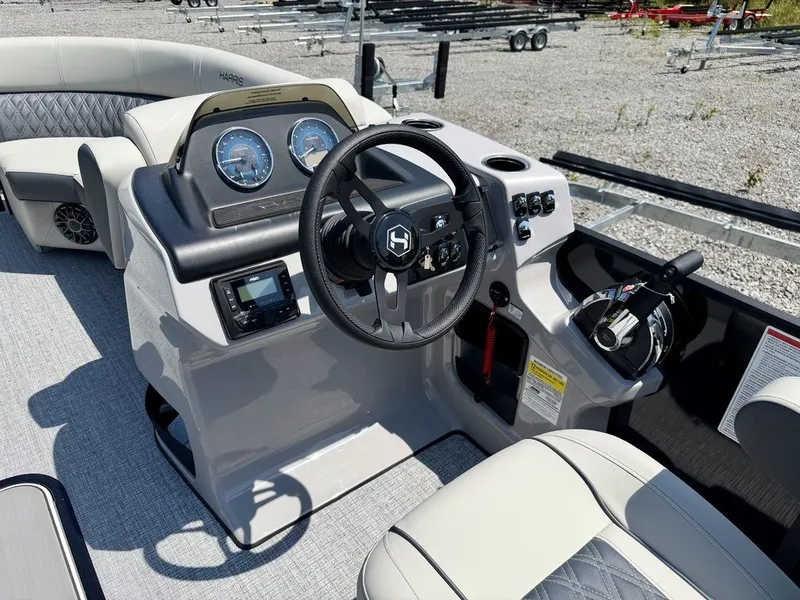 Slide: The Image of Harris Cruiser 210 SL 2027 - 29