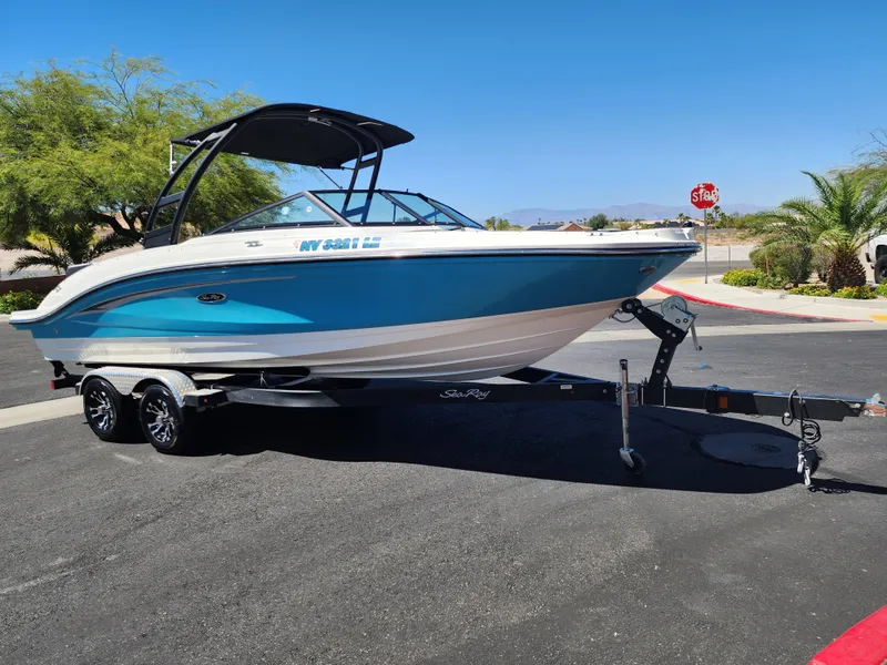 Slide: The Image of Sea Ray Ray 210 SPX 2022 - 1